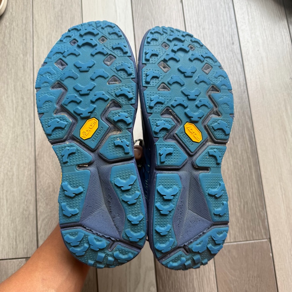 Hoka
Speedgoat 3 Trail-Running Shoes - Women's - Picture 7 of 8